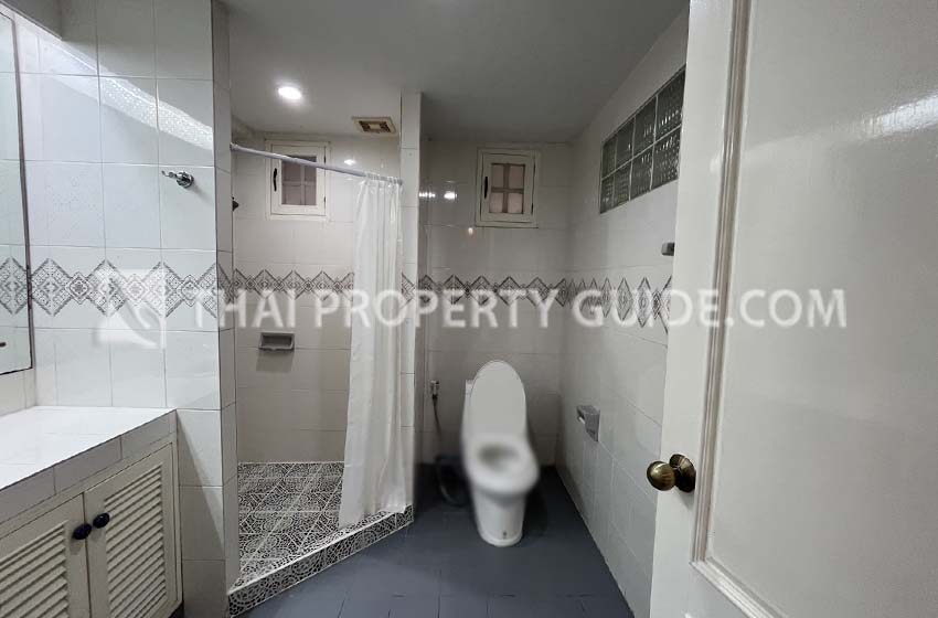 House with Shared Pool in Srinakarin 